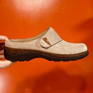 03 - NWOT Bass Suede Leather Lug Sole Mules Slides Sz 7